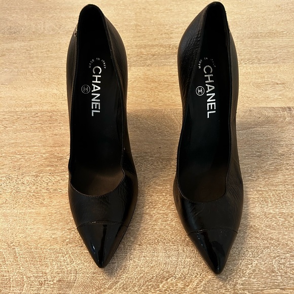 Chanel Black Calf Leather Heels with Patent Leather Toe - Picture 3 of 7